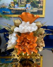 atlı döküm saksı çiçek arajmanı gold