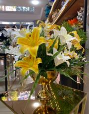 zambak ıslak  çiçek arajmanı gold 2