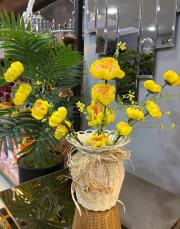 rattan vazo ve 3 adet gelincik sarı